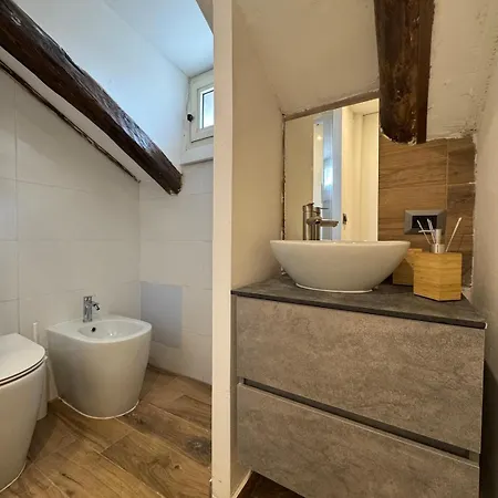 Stop In Italy To Cp14 Cozy Attic View Centro *